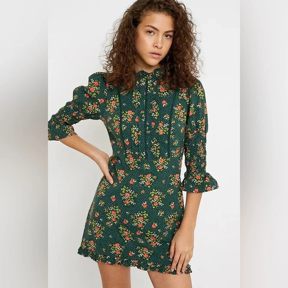 Laura Ashley x UO Maisy Mock Floral Mini Dress small